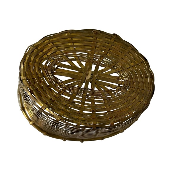 Vintage Handicrafts – Small Brass Handmade/Hand-Woven Flower Basket - Picture 4 of 5